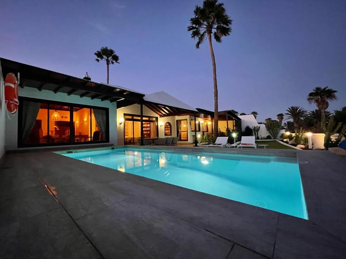 Villa Vista Del Mar - Oceanfront Luxury With Private Pool Costa Teguise Spain