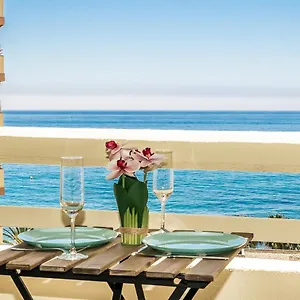 first-line-apartment-on-the-seafront-of-marbella-with.1costadelsol.com/